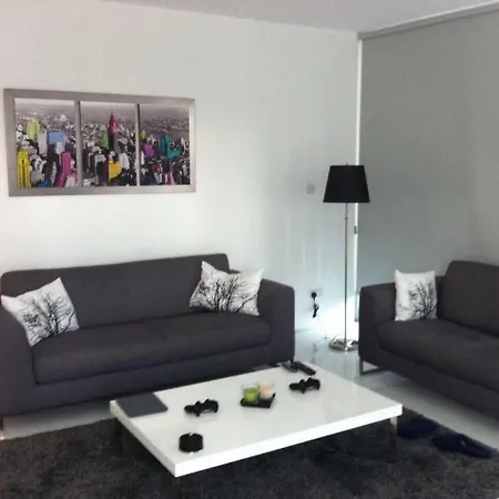 Neoptolemou Residences アパート *